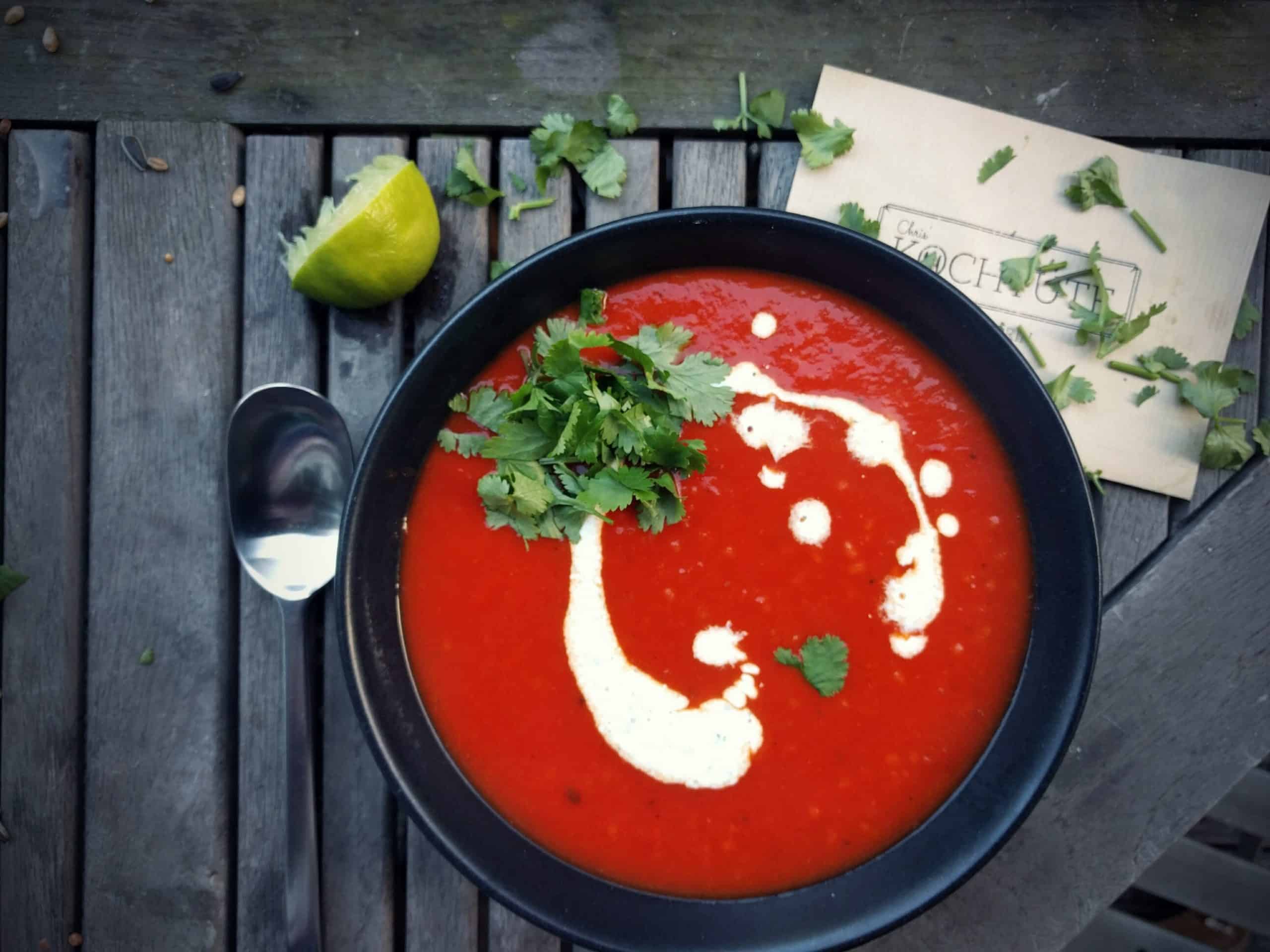 Mexikanische Tomatensuppe mit Paprika, Reis und Minz-Joghurt