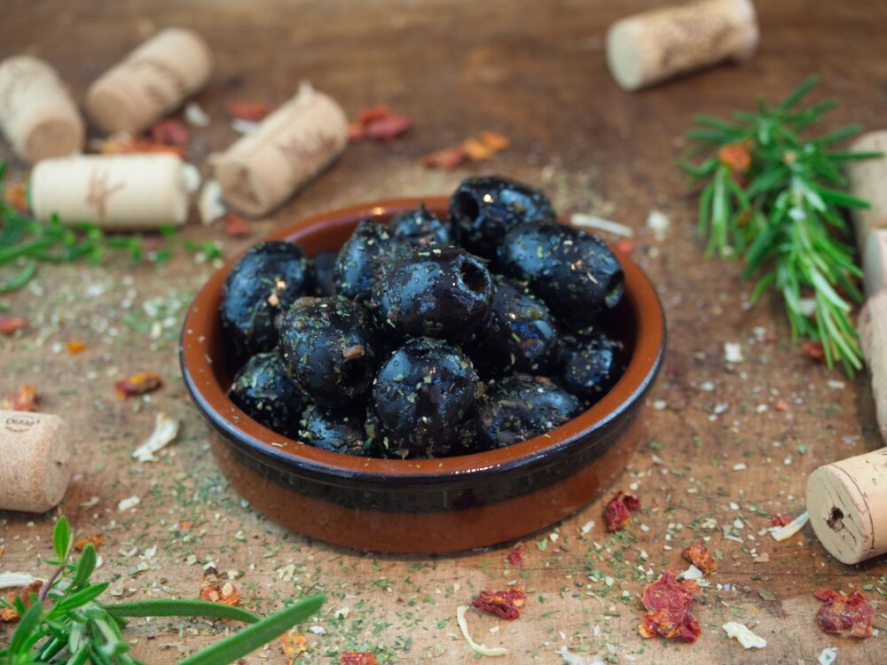 Kräuteroliven schwarz