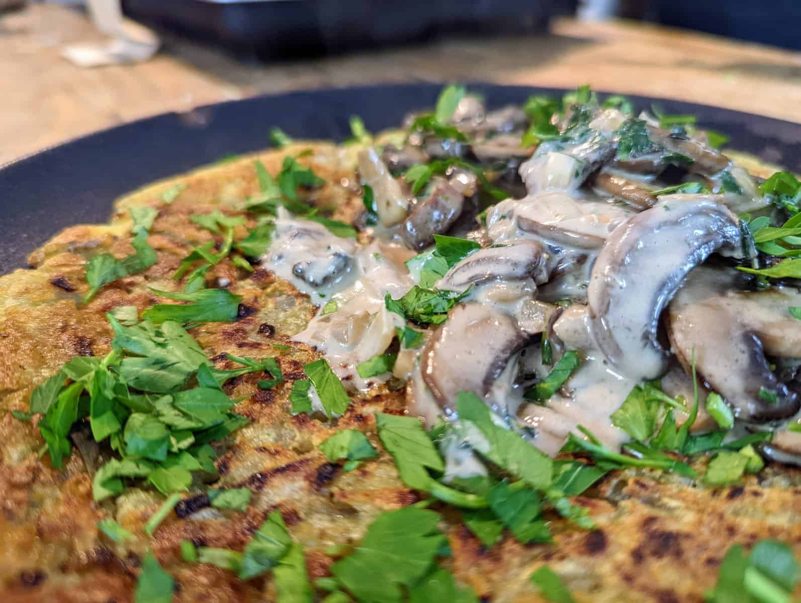 Kartoffelrösti mit Pilzgeschnetzeltem