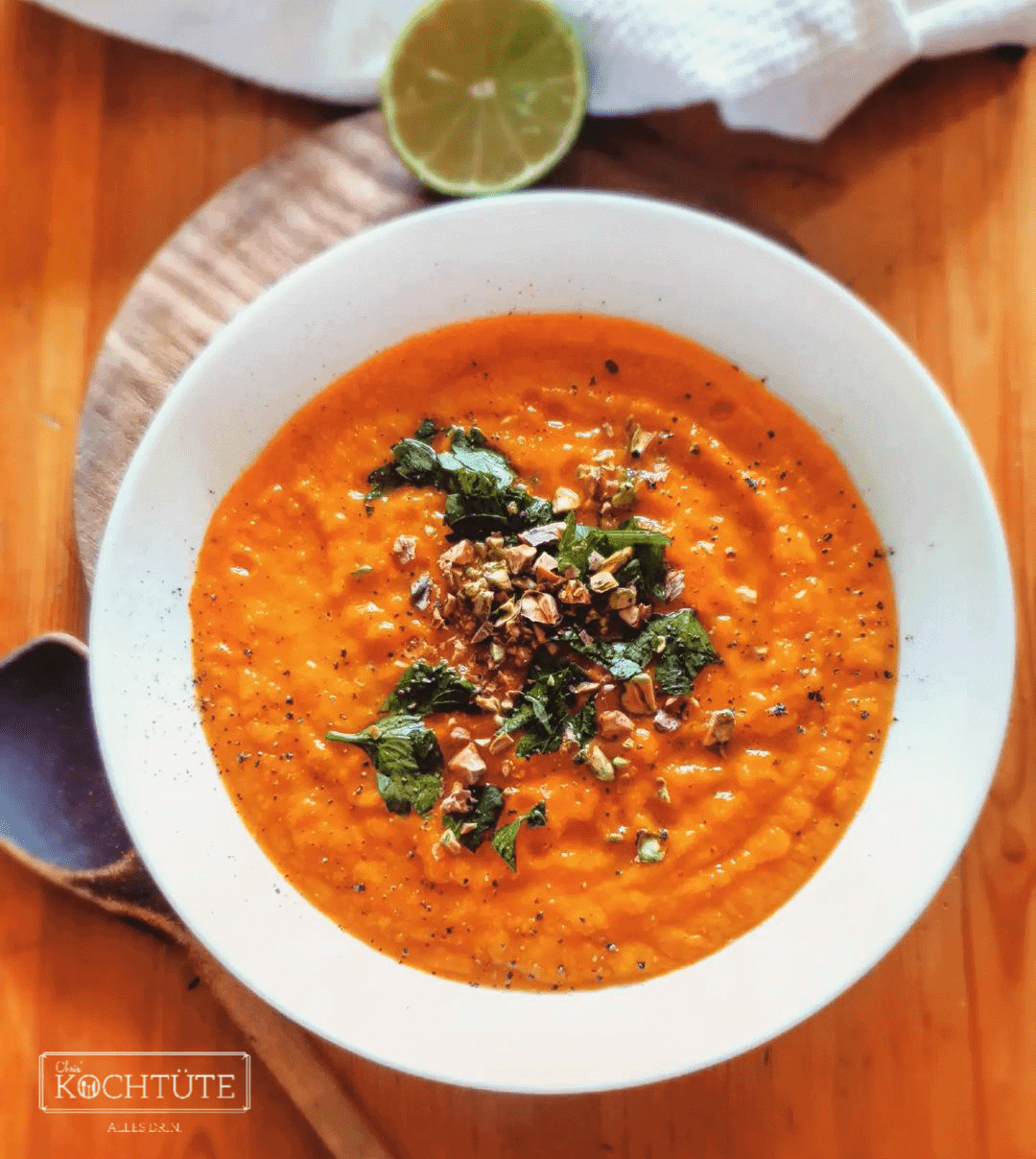 Kürbis-Eintopf mit Kokos, Ingwer und Pistazien