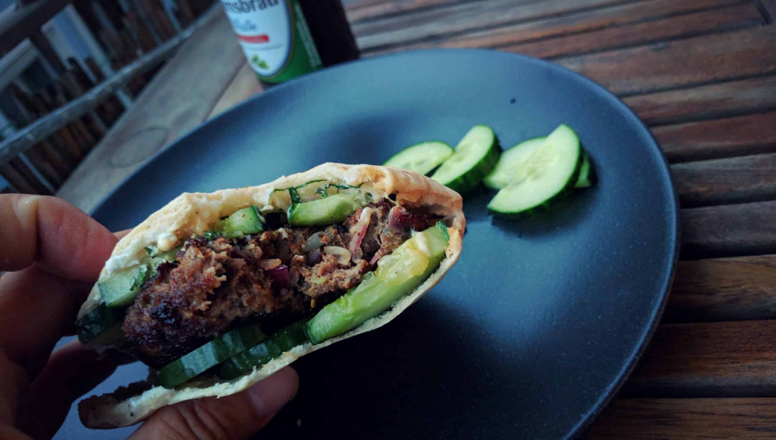 Köfte Döner „Adana Style“ mit Bio-Rinderhack, Minzjoghurt und Ofen-Möhrchen